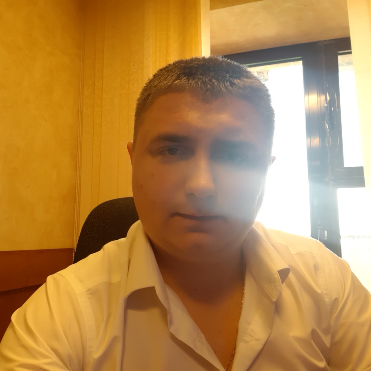 Постер відеовідгуку клієнта з Чернівці